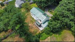 16 Stevenson Road, Kittery ME 03904