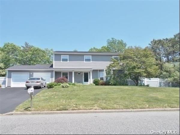 21 Griffin Drive, Mount Sinai NY 11766