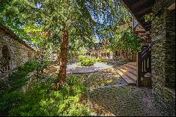 Exclusive house for sale with a beautiful garden in the center of Bansko