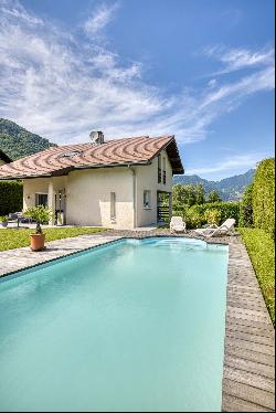 House with swimming pool and beautiful mountain views