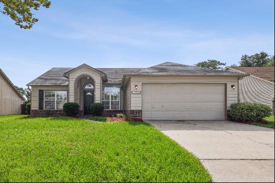 1589 Mountain Lake Drive E, Jacksonville, FL