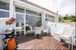 Exclusive duplex with superb sea views, for sale