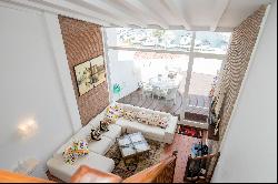 Exclusive duplex with superb sea views, for sale