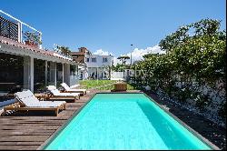 Designer Villas with Pool Near Rome