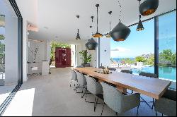 Modern villa with sea views in Cala Llamp