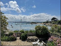 ÎLE DE BATZ, STONE SHIPOWNER’S HOUSE ON THE SEA