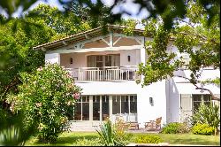 CAP FERRET - CHARMING VILLA A FEW STEPS FROM THE MARKET AND BEACHES