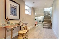 Shaftesbury Villas, Allen Street, London, W8 6UZ