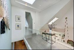 Shaftesbury Villas, Allen Street, London, W8 6UZ