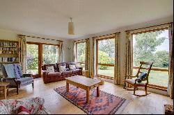 Braeside Lodge, 4 Braeside, Auchterhouse, By Dundee, Angus, DD3 0QQ