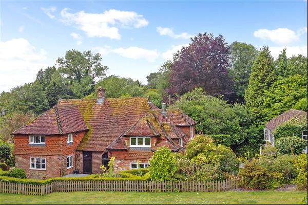 Vicarage Lane, Lodsworth, Petworth, West Sussex, GU28 9DF