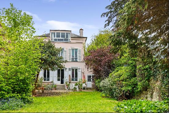 Boulogne North - A magnificent private mansion with an extensive garden