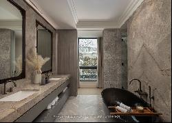 Glenayr Road, Toronto, Ontario, M5P 3C2