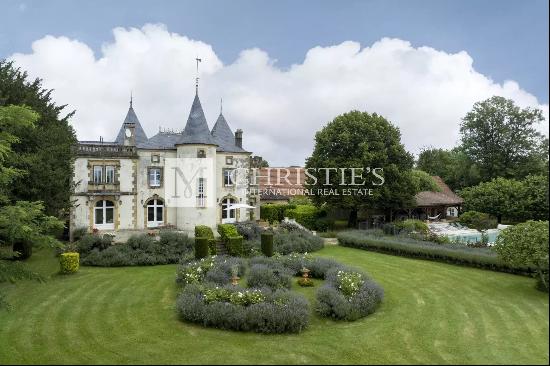 For sale Charming chateau in the Perigord vert