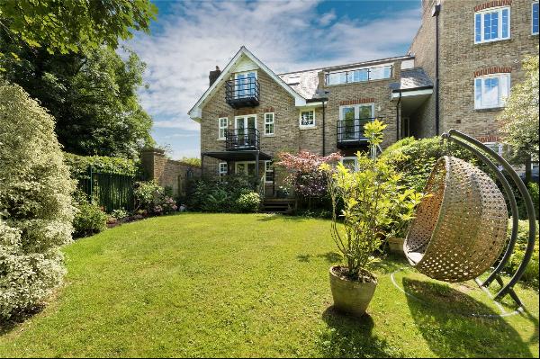 Whittets Ait, Jessamy Road, Weybridge, Surrey, KT13 8BJ