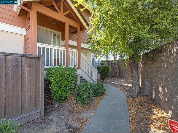 52 Chaucer Ln, Fairfield CA 94533