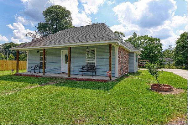 11125 Whispering Oaks Dr, Denham Springs LA 70726