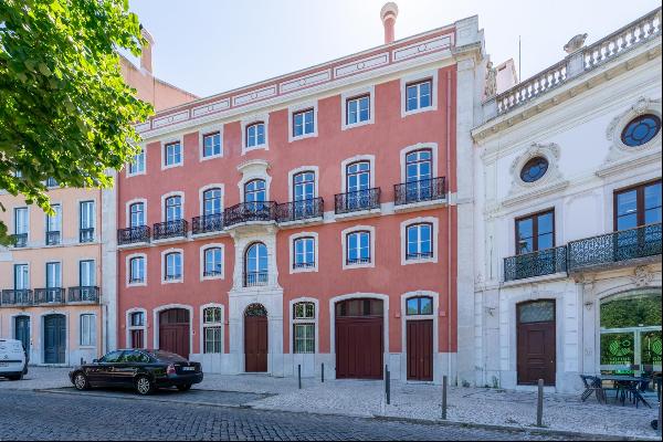 Excellent 3-bedroom apartment with a lift and parking in Arroios, Lisbon.