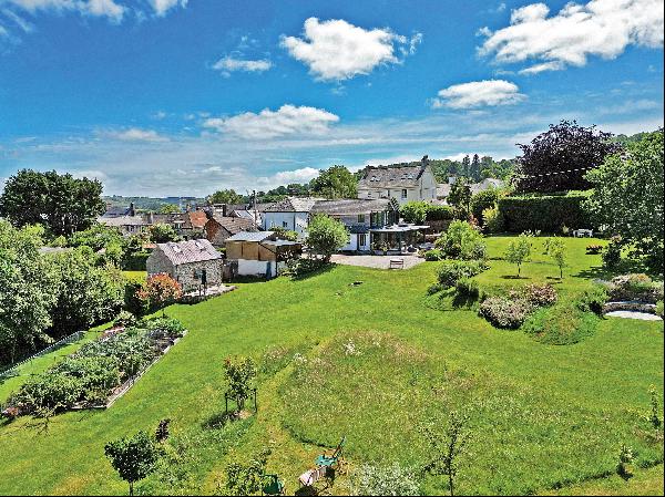 A contemporary house set in a beautiful garden in the centre of Chagford with pasture, woo