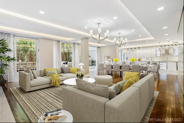 Welcome to an extraordinary urban oasis in the prestigious white glove boutique Condominiu