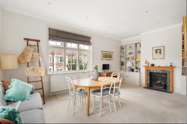 A two bedroom split-level period flat situated on a corner plot with triple aspect light j