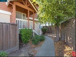 52 Chaucer Ln, Fairfield CA 94533