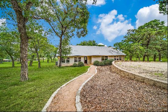 429 Hidden Deer, La Vernia, TX 78121