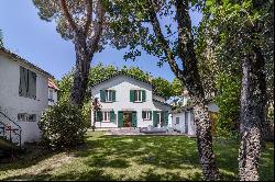 ARCACHON - SPRING CITY - MAGNIFICENT RENOVATED FAMILY VILLA 150 M FROM THE BEACH