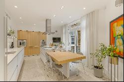 Immaculately refurbished five bedroom apartment in Mayfair