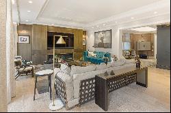 Immaculately refurbished five bedroom apartment in Mayfair