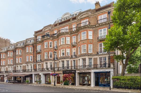 Immaculately refurbished five bedroom apartment in Mayfair