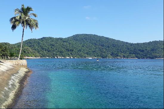 Beautiful private island in Paraty with 656,168 sq. ft., 09 suites, private pier