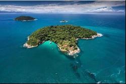 Beautiful private island in Paraty with 656,168 sq. ft., 09 suites, private pier