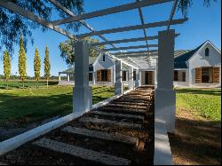 Charming Lifestyle Farm with Newly Renovated Graaff-Reinet Farmhouse