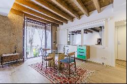 Authentic and beautiful duplex apartment in central El Born