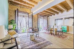 Authentic and beautiful duplex apartment in central El Born