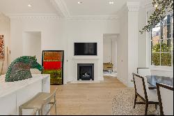 Bright and spacious duplex apartment in Mayfair.