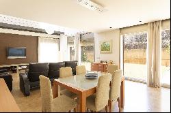 Contemporary housing, open spaces 20 minutes from Sitges.