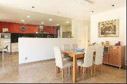 Contemporary housing, open spaces 20 minutes from Sitges.