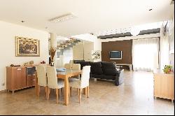 Contemporary housing, open spaces 20 minutes from Sitges.