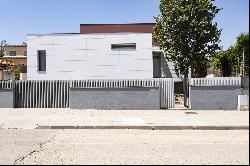 Contemporary housing, open spaces 20 minutes from Sitges.