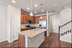 Beautiful townhome located in Wolf Ranch!