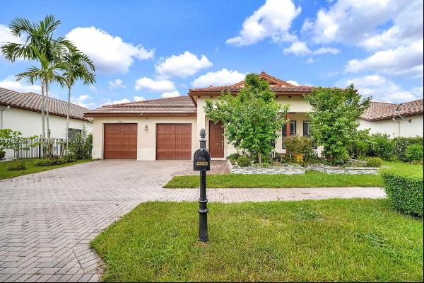 2952 NW 84th Ter, Cooper City FL 33024