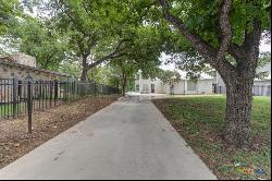 832 Albert Street, New Braunfels TX 78130