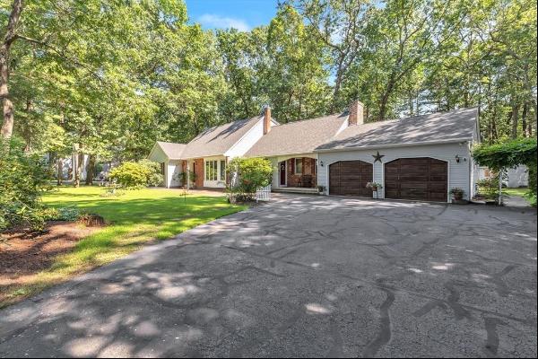 16 Kelly Dr, Westfield MA 01085