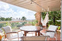 Apartment on a quiet street with a privileged view