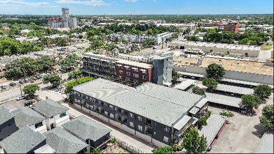 Modern and Sophisticated Condominium 