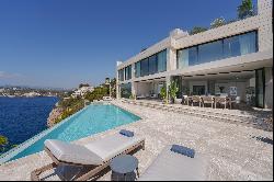 Exclusive frontline villa in Santa Ponsa