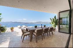 Exclusive frontline villa in Santa Ponsa