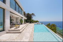 Exclusive frontline villa in Santa Ponsa